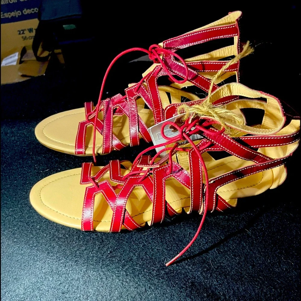 Those scrappy sandals are a “maroogundy”(maroon and burgundy) Very Cute! - Picture 1 of 8